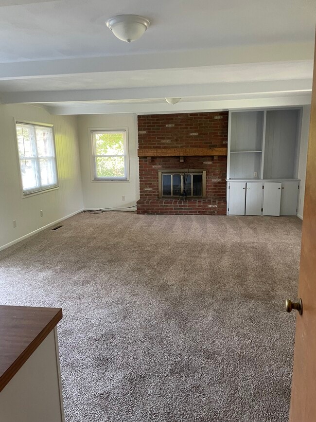 Family Room - 256 Williams St
