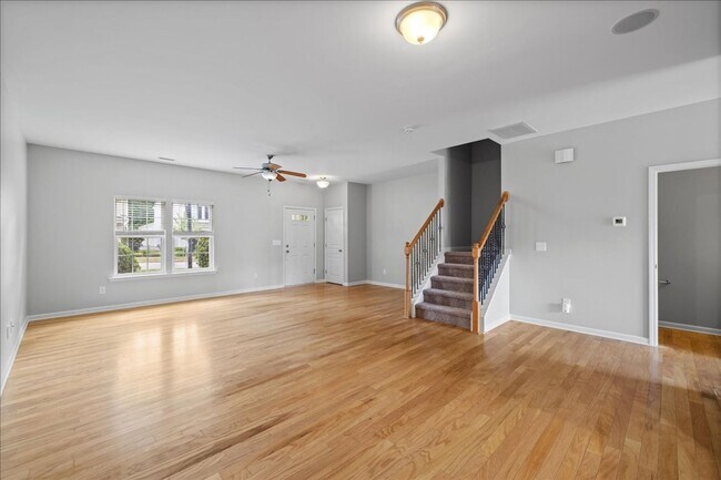 Building Photo - Well Maintained Three Bedroom Home!