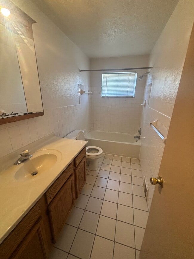 Building Photo - 23823 Banbury Cir