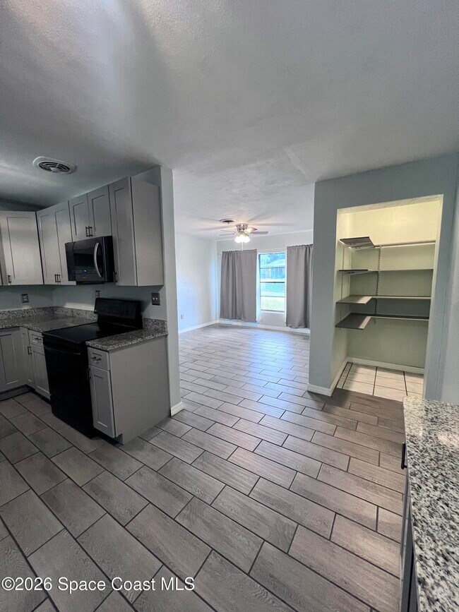 Building Photo - 1717 La Marche Dr