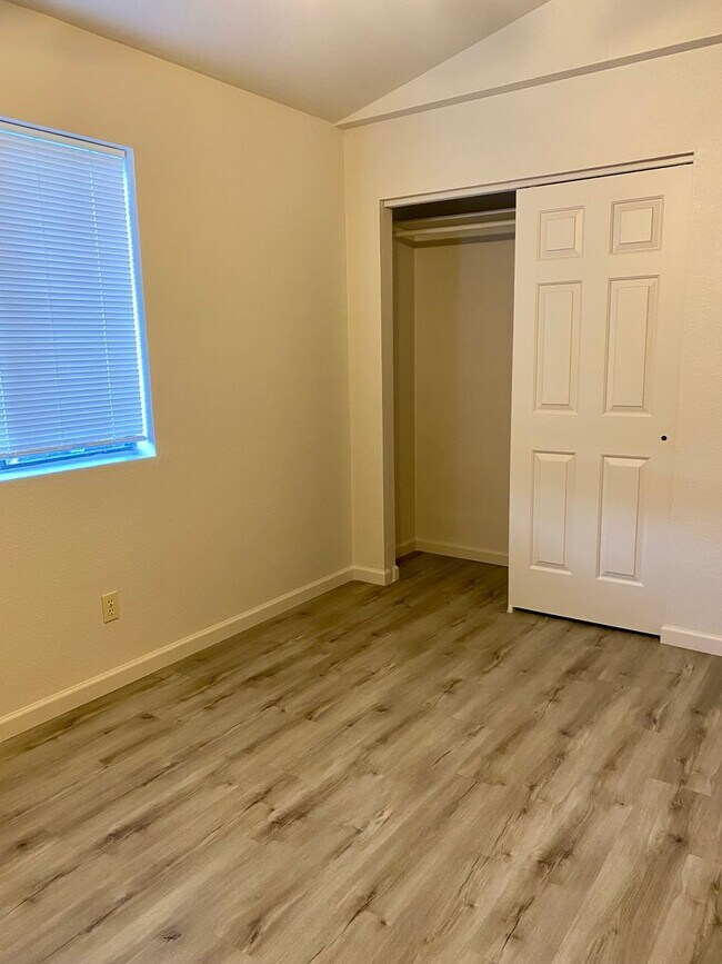 Building Photo - 3649 Canyon Loop