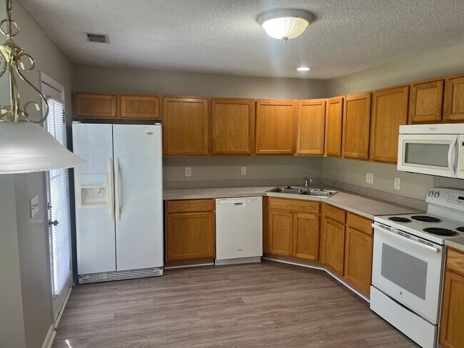 Building Photo - Available now. FULLY RENOVATED 3BR 2BA Hou...