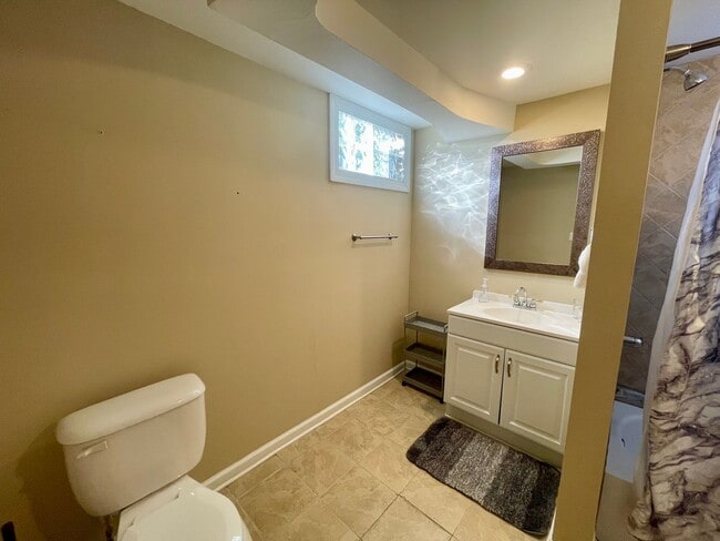 Building Photo - Sandusky Home