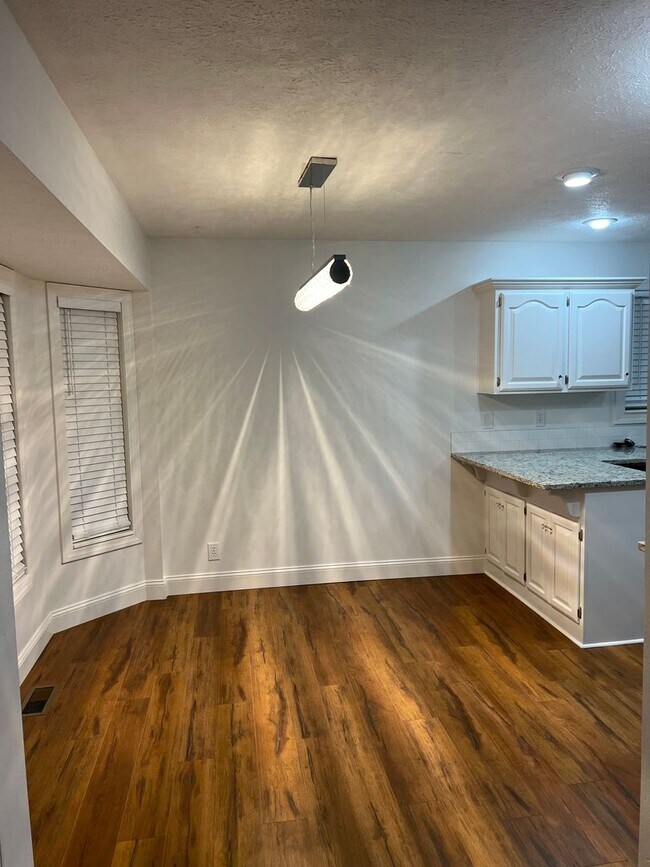 Building Photo - Galloway District RENTAL!  3-Bed, 2-Bath, 2-Car Garage