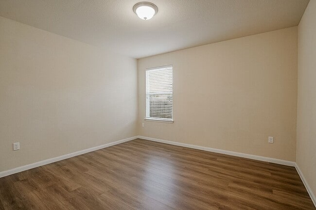 Building Photo - 708 Comal Run