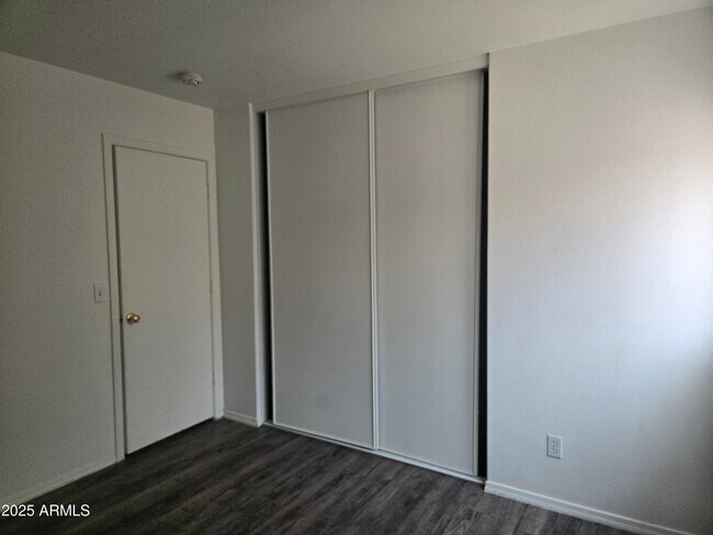 Building Photo - 15736 W Crocus Dr