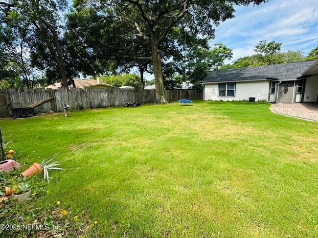 Building Photo - 14066 Inlet Dr
