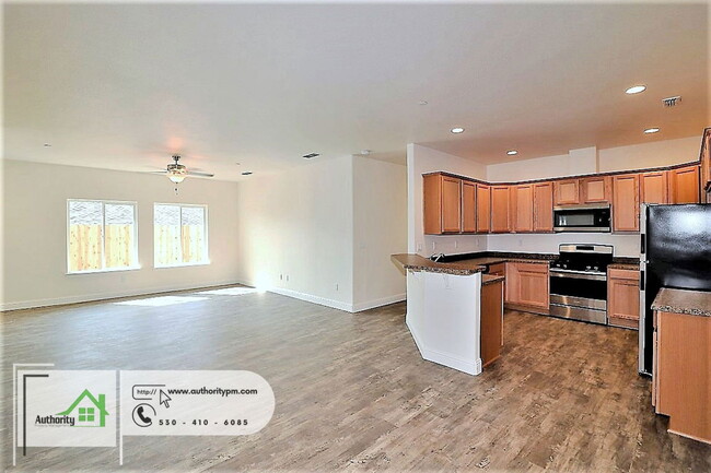 Building Photo - 2530 Rainbow Ln