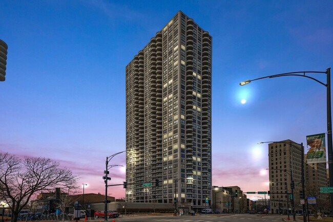 Building Photo - 2020 N Lincoln Park W