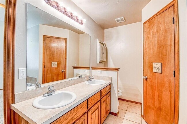 Building Photo - 1708 Meadow Run Dr