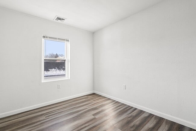 Building Photo - 249 W Main St