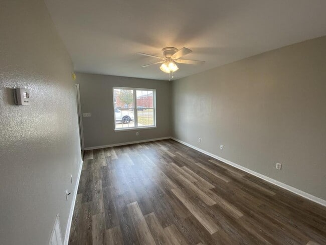 Building Photo - 2807 Cantabrian Dr