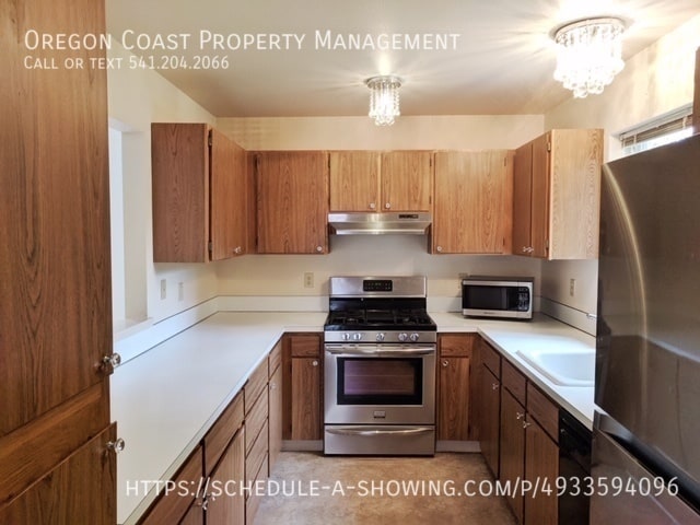 Building Photo - 1115 Walking Wood