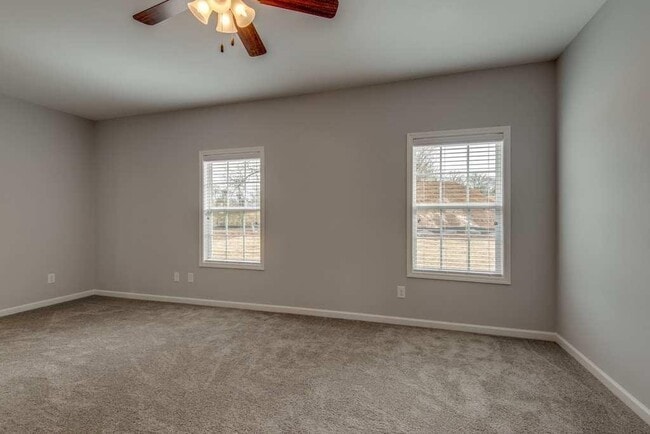 Building Photo - Fairview Station Charmer!  Perfectly comfortable 4/2.5 family home close to Westwood Elementary.