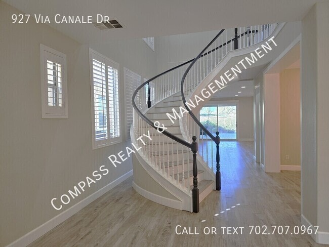 Building Photo - 927 Via Canale Dr
