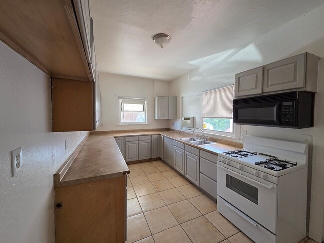 Building Photo - Phoenix 3 Bed/2 Bath