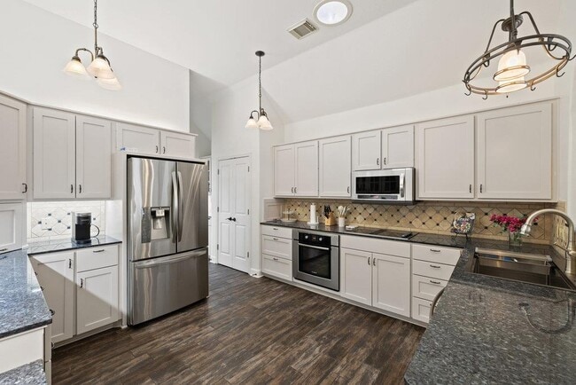 Building Photo - 2106 Rue De St Germaine