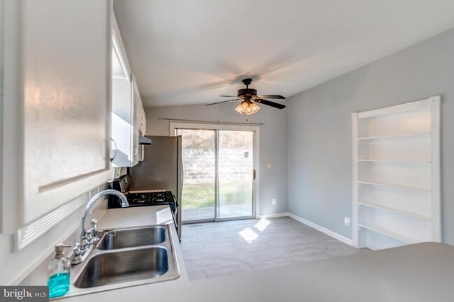 Building Photo - 12121 Catalina Dr