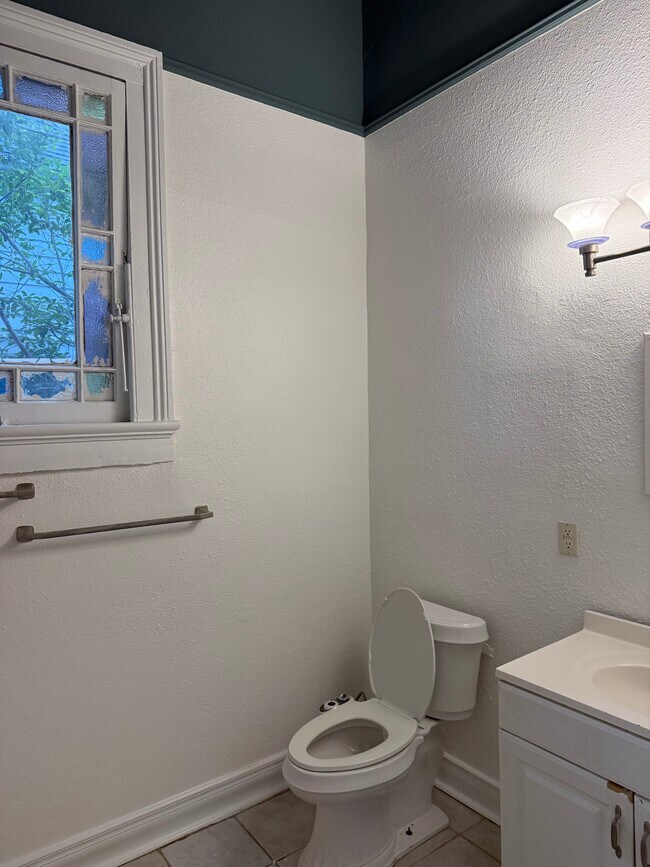 Bathroom - 442 S Rendon St