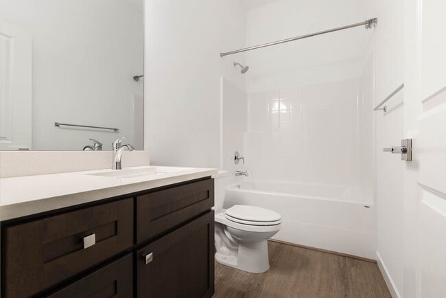 Building Photo - 304 S 48th Ct