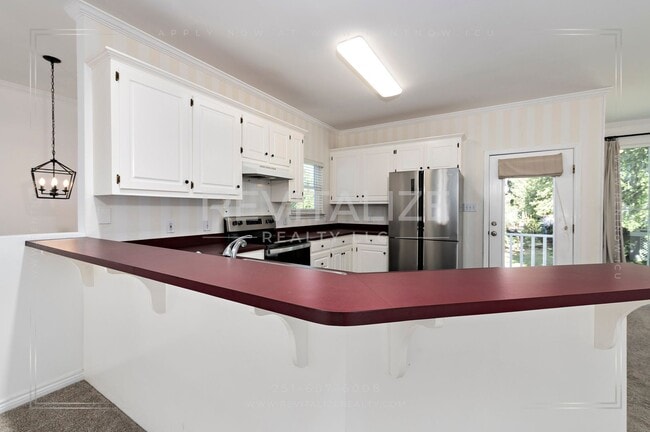 Building Photo - Charming 3-Level Home with Water Access in...