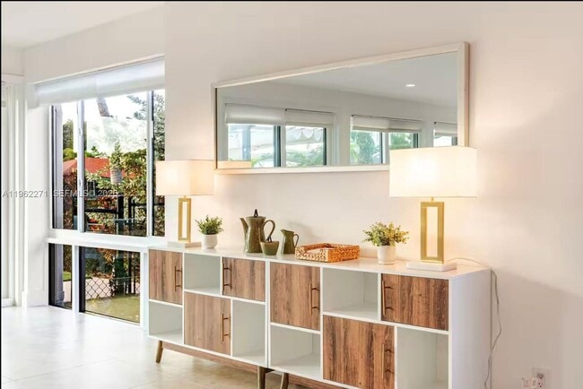 Building Photo - 636 Hibiscus Dr