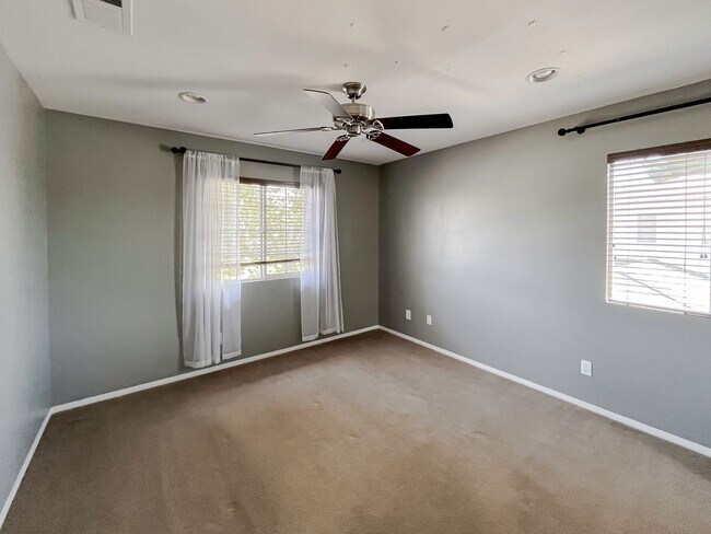Building Photo - MUST SEE! Beautiful 3 bedroom + Loft + Office Space (or convert to 4th bedroom) + Large Backyard ...