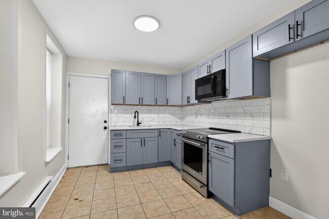 Building Photo - 1729 N Bambrey St