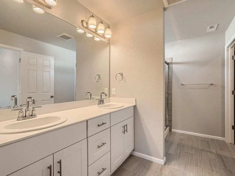 Building Photo - 13746 Vispo Wy