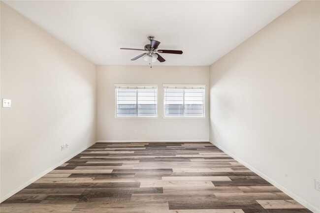 Building Photo - 1623 Royal Chase Dr