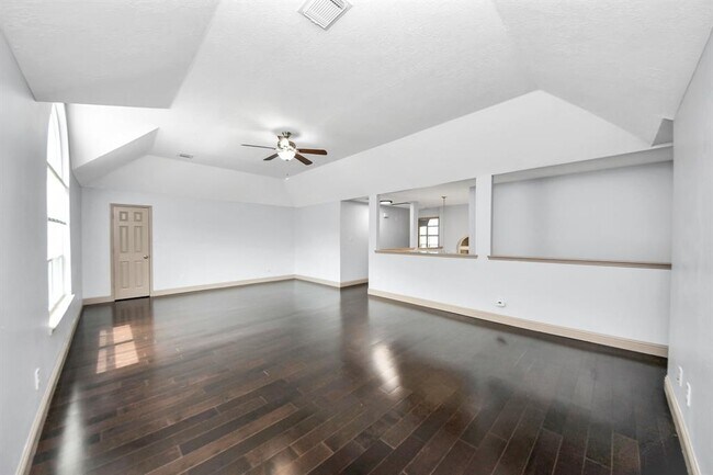 Building Photo - 2030 Winding Hollow Dr