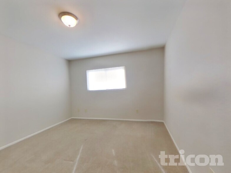 Building Photo - 5212 N 69th Ave