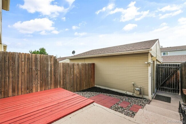 Building Photo - 7941 Lexington Park Dr