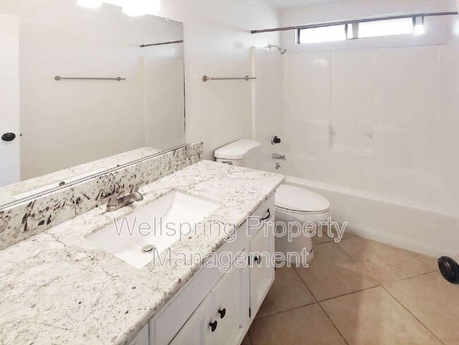 Building Photo - 936 W Graaf Ave