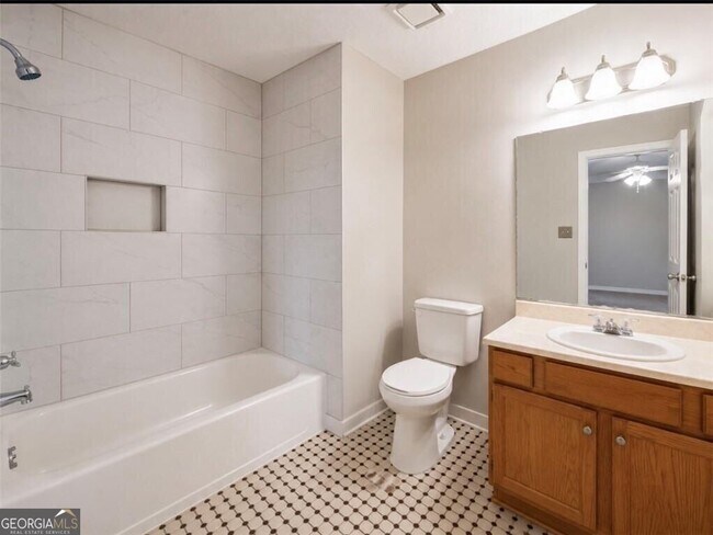 Building Photo - 2390 Newport Landing