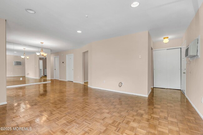 Building Photo - 30 Meadow Green Cir