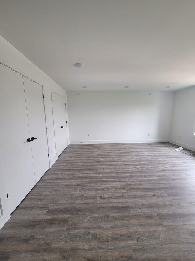 Building Photo - 242 Spring St