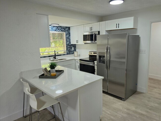 Building Photo - FOR RENT!!! SIMPLY STUNNING AND SPACIUS 3 BED 2 BATH SINGLE FAMILY HOME..