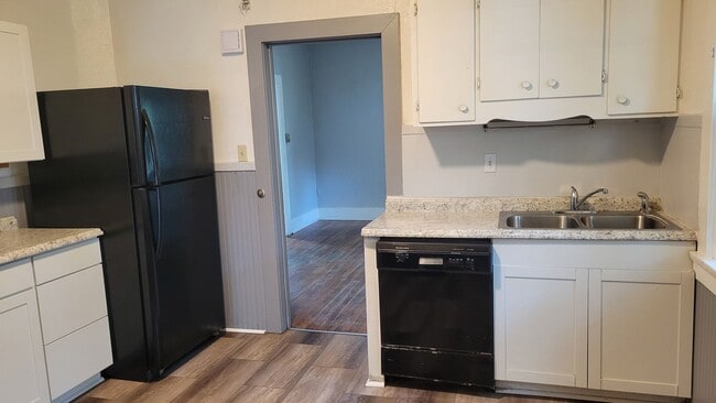 Building Photo - Ranch Style Home in Downtown! - MileStone RES