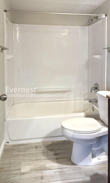 Building Photo - 1920 W Lindner Ave