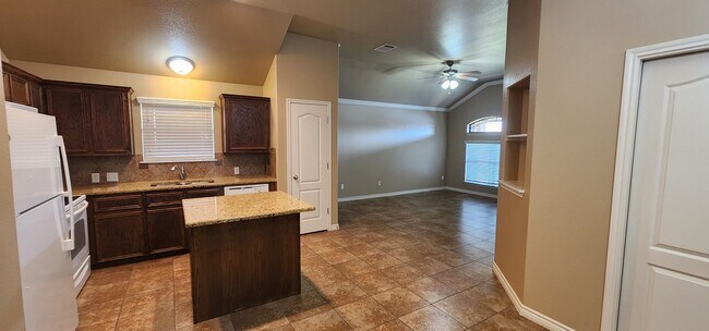 Building Photo - 2 bedroom 2 bath close to Clear Creek 8/12 move in date