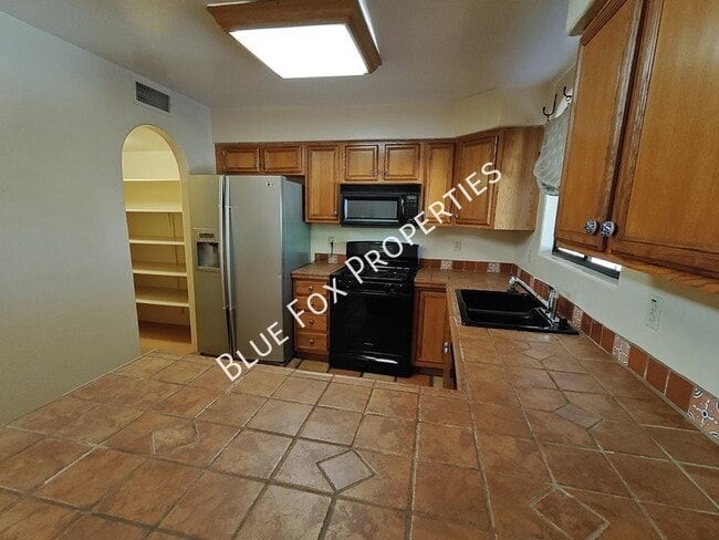 Building Photo - 9097 N Jessy Ln