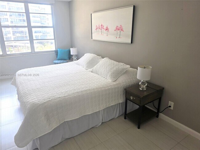 Building Photo - 5161 Collins Ave