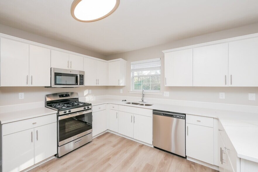 Building Photo - 409 Grove Park Dr