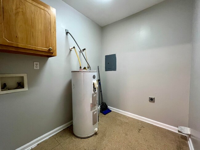 Building Photo - 4062 Cedars Pkwy