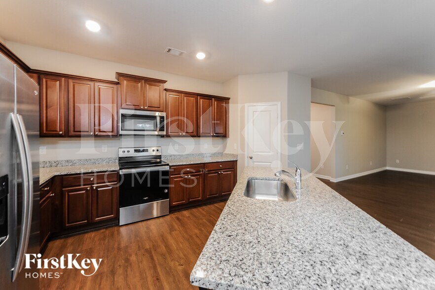 Building Photo - 124 Innis Brk Cir SW