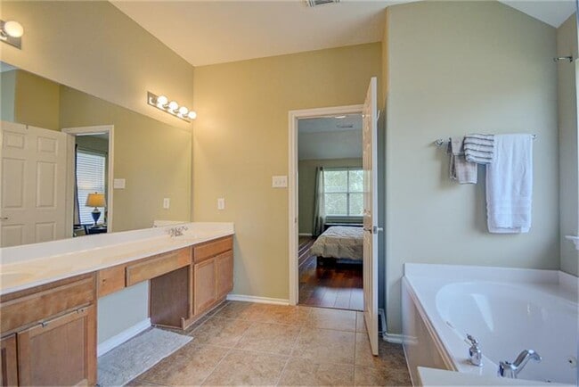 Building Photo - 174 E Spindle Tree Cir