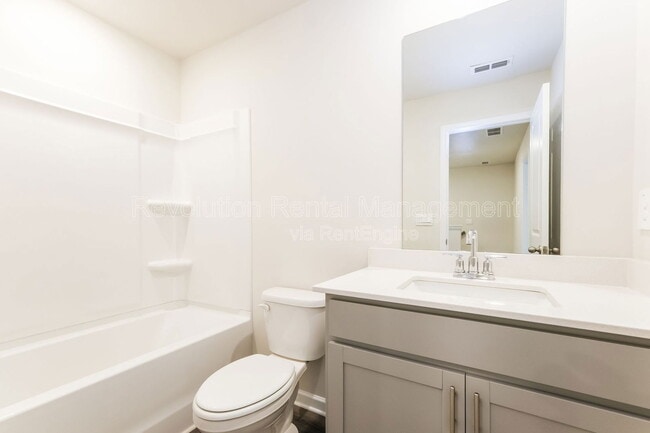 Building Photo - 3665 Shore Wood Ave