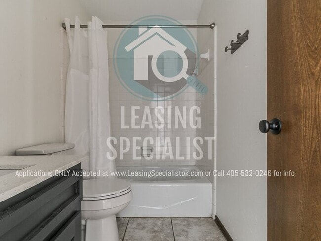 Building Photo - 2 Bed 2 Bath Garden Home in SW OKC's The R...