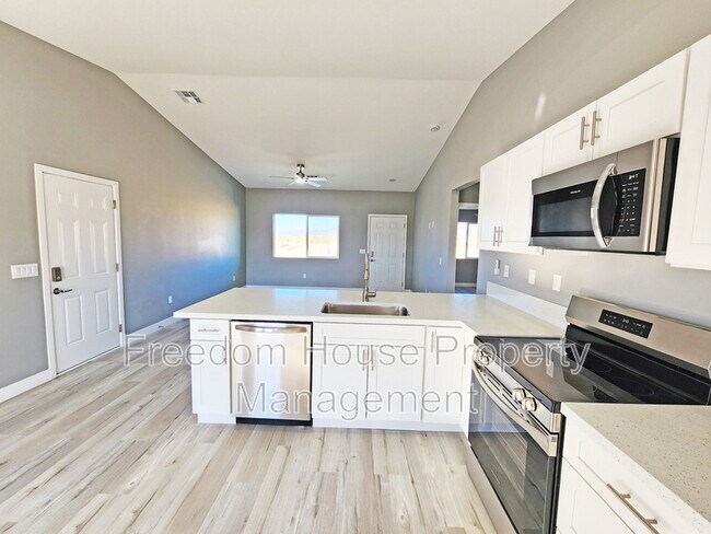 Building Photo - 831 Valiant Ave